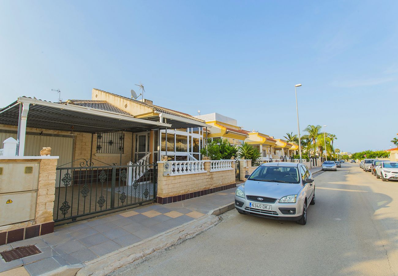 Casa adosada en Torre de la Horadada - 226 Relax Beach Home - Alicante Holiday