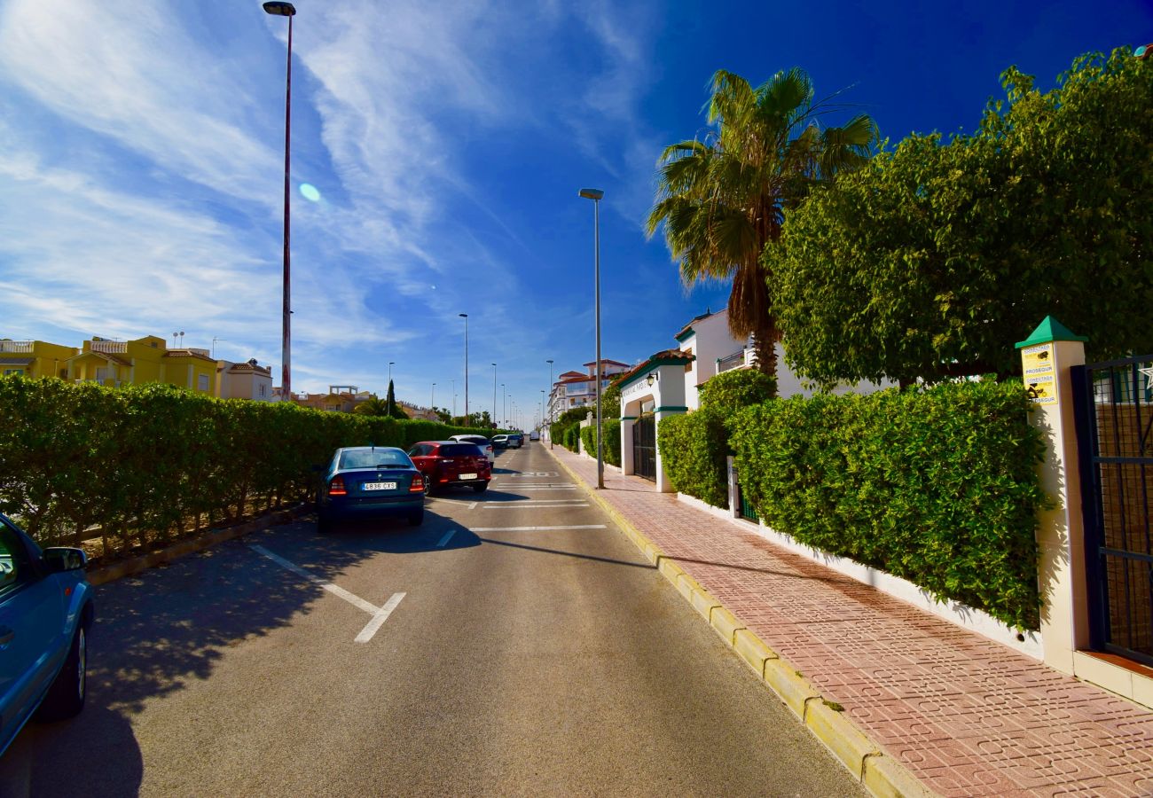 Townhouse in La Mata - 038 Fantastic Holiday // AC - Wifi