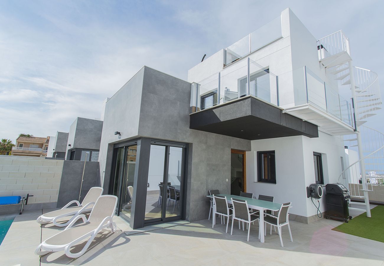 Вилла на Торревьеха / Torrevieja - 208 Luxury Villa  Pool Sauna Cinema - Alicante Hol